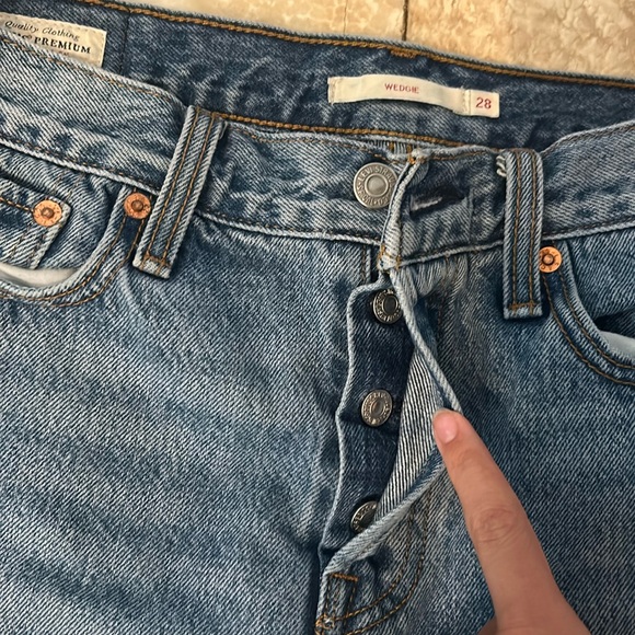 Levi’s premium wedgie jean - Picture 4 of 6